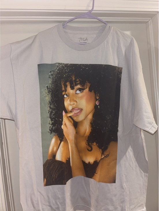 Other - Tyla Graphic T-Shirt 2XL Gray Portrait Tee Music Artist Fan Shirt